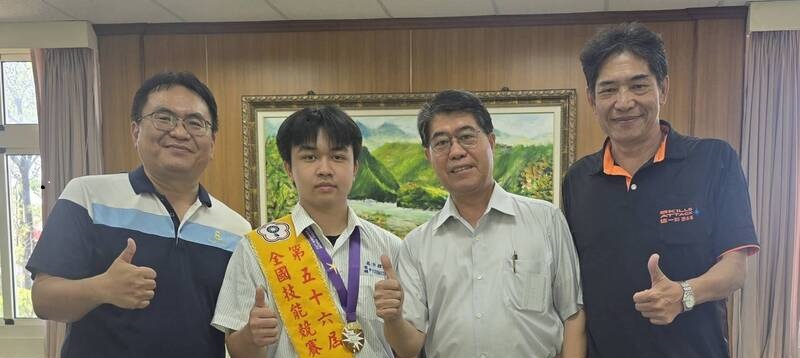「吃苦當吃補」 雄工李松諺跨職類苦練第56屆全國技能競賽青年組「配管與暖氣」一舉摘金